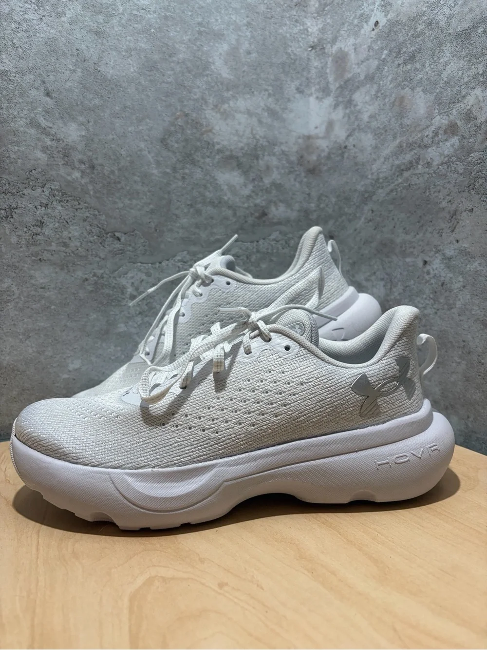 white Under Armour Infinite running shoes women’s size 7.5